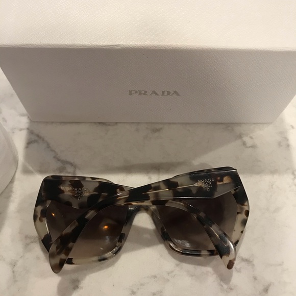 Prada sunglasses - Picture 3 of 4